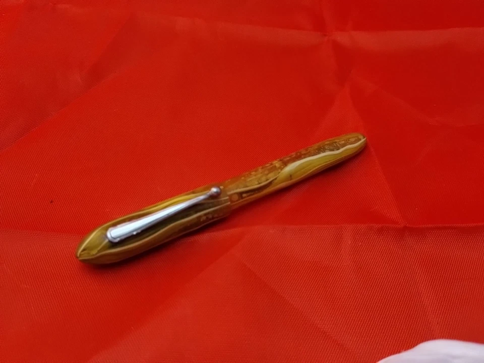 Pluma Estilográfica Pequeña Welsh Pen Co. Remolino y Cromo Foto 1 de 4