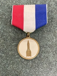 Vintage BSA Boy Scouts Cub Scouts Space Derby Rocket Medal Ribbon Pin Award - Picture 1 of 2