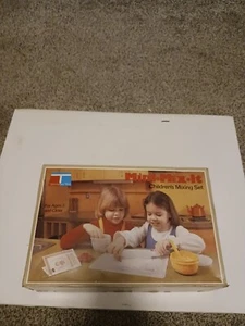 Vintage Tupperware Tupper Toys Mini Mix It Children’s Cookies Baking Kit See Des - Picture 1 of 10