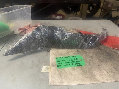 Painel de aderência ao joelho 2009-2012 Kawasaki Ninja ZX6R tanque de combustível acabamento direito - Imagem 1 de 4