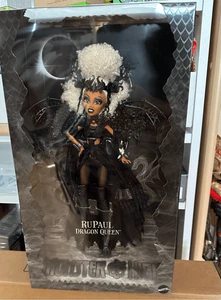 Mattel Rupaul Monster High Puppe Dragon Queen NEU IN BOX IN-HAND NIB - Bild 1 von 8