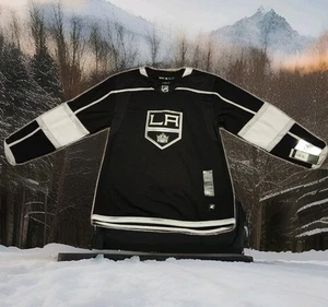 Nueva con etiquetas Camiseta deportiva auténtica para el hogar de Adidas NHL LA Kings negra talla 50 $180 - Imagen 1 de 6