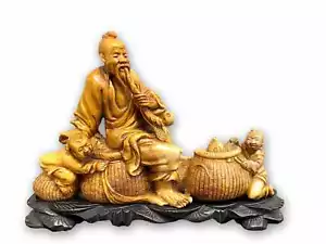 SCULPTURE EN PIERRE. FDA. MOINE FUMEUR DE PIPE. SOCLE CHINOIS EN BOIS. 30 - 50S - Picture 1 of 3