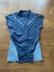 Lululemon Cycling Jersey Women Gray Size 8 Pockets - Picture 1 of 6