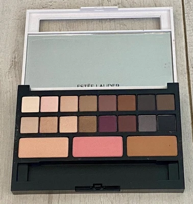 Stunning Estee Lauder Pure Color Eyeshadow & Blush Palette -NINETEEN Shades - Image 1 of 3