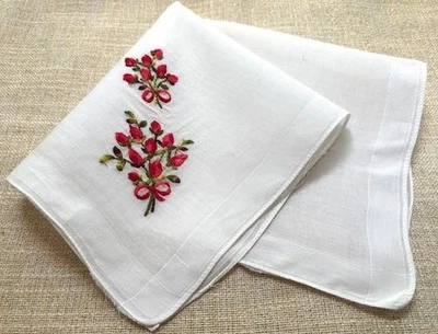 VINTAGE HANKY EMBROIDERED RED ROSE BUDS IN A BOUQUET WITH GREEN STEMS NEW - Image 1 of 3