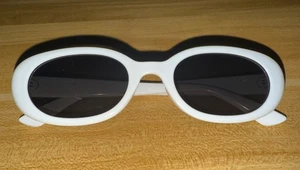 GAFAS DE SOL OVALADAS BLANCAS DE MODA  - Imagen 1 de 5