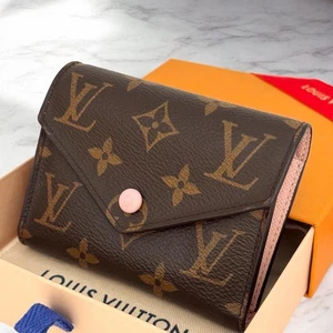 Louis Vuitton Cartera Victorine Monograma Rosa Bailarina M62360 Nobox - Imagen 1 de 9