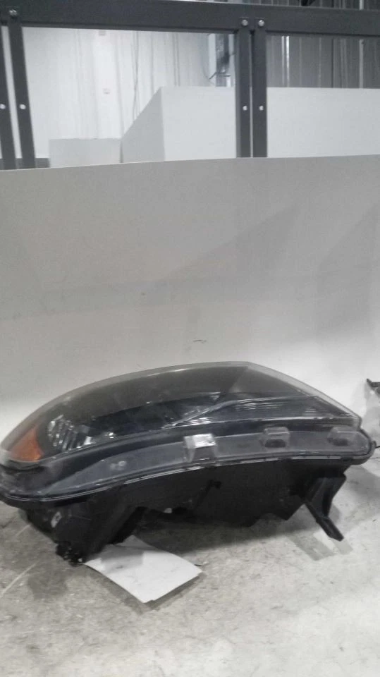 Passenger Right Headlight Without Projector Fits 15-22 COLORADO 425414 - Изображение 1 из 3