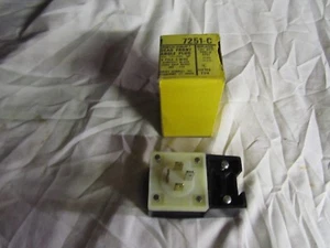 DEAD FRONT ANGLE PLUG 7251C - Picture 1 of 4