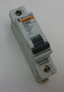 Merlin Gerin 23735 Multi9 C60N Interruttore automatico, tipo C, 1 polo, 13A - Foto 1 di 3