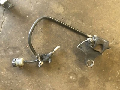 Pinza cilindro maestro freno trasero Yamaha YZFR6 YZF R6 03 04 05 R6S 06 07 08 09 Foto 1 de 4