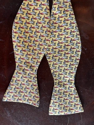 Pajarita Lauren Ralph Lauren 100 % seda patos amarillos etiqueta verde 14"-18,25" Foto 1 de 4