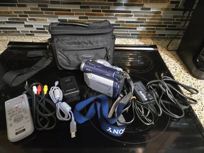 Grabadora de cámara de video digital Sony HandyCam DCR-DVD300. Probado funciona Foto 1 de 4