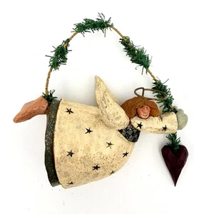 WILLIRAYE STUDIO Volkskunst Weihnachtsschmuck - Engel mit Girlande und Herz (2) - Bild 1 von 6