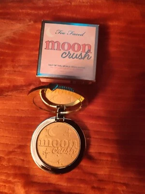 too faced highlighter Moon Crush - Image 1 of 3