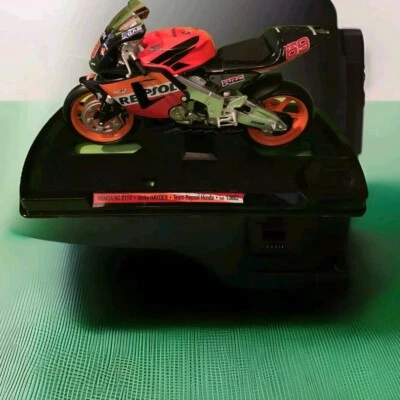 Nicky Hayden Team Repsol Honda RC211V MotoGP diecast Model - Image 1 of 4