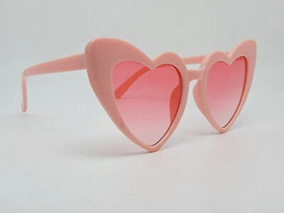 Gafas de sol Barbie en forma de corazón marco rosa lente degradada ojo de gato amor moda Foto 1 de 4