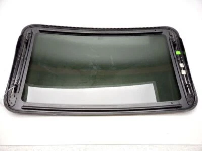 2006-2011 HHR Roof Glass OEM 15907354 - Image 1 of 4