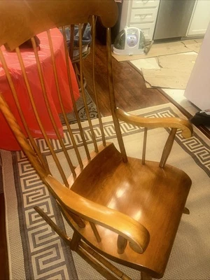 Mecedora de níquel y piedra Foto 1 de 4