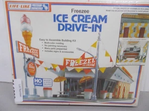 LIFE LIKE # 1359 ~ KIT DE CONSTRUCCIÓN DRIVE-IN DE HELADOS ~ SELLADO ~ ESCALA HO - Imagen 1 de 3