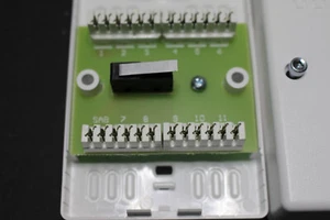LSA Verteiler, 2 Stck, Kabelverbinder 2 x 12 Anschlüsse, Dose mit Sabotageschalt - Bild 1 von 2
