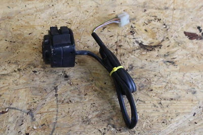 93-05 HARLEY-DAVIDSON DYNA OEM CLIP IZQUIERDO EN MANGO BOCINA SEÑALES INTERRUPTOR INTERRUPTORES Foto 1 de 4