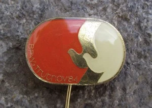 1984 WBP BPW Berlin Bicycle Peace Bike Cycling Race Trutnov White Dove Pin Badge - Picture 1 of 3