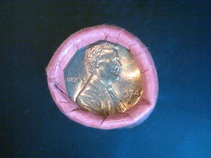 ORIGINAL ROLL OF 1974-D LINCOLN PENNIES,  BRANDT ROLL AS FROM THE BANK IN 1974 - Picture 1 of 4