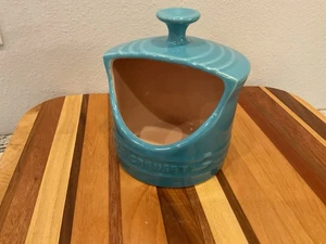 Vaso de sal de gres turquesa Le Creuset bien abierto - Imagen 1 de 3
