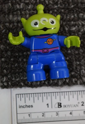 Lego Duplo Disney Toy Story Pizza Planet Alien Minifigure Loose Figure MU330 - Image 1 of 4