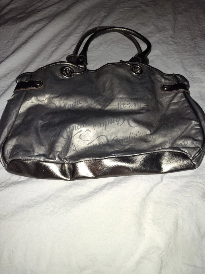 Bolso de mano vintage con logotipo plateado de Candie's Foto 1 de 4