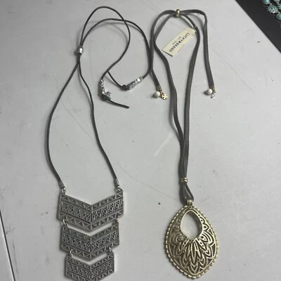 Collar de cuero ajustable con colgante Two Lucky Brand Foto 1 de 4