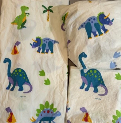 Juego de sábanas funda de almohada Dinosaur Land para niños pequeños, ajustada y plana 100 % algodón Wildkin Foto 1 de 4