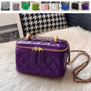 Mini Bolso de Hombro Pequeño Acolchado de Piel de Cordero con Estuche de Tocador de Cadena - Imagen 1 de 63