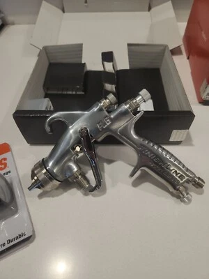 DevilBiss New FLG Pressure Feed Spray Gun, 1.4, 1.8 mm Nozzle - 905161 - Image 1 of 3