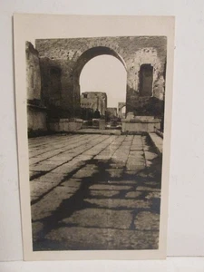 FOTOGRAFIA VINTAGE TROVATA IN BIANCO E NERO VECCHIA FOTO ANNI 30 POMPEI ITALIA ARCHITETTURA RUPESTRE PIC - Foto 1 di 4