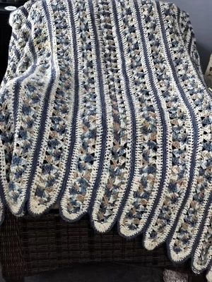  Afgano; Hecho a mano; Borde festoneado; Manta para regazo; Taupe/Crema/Azul; Usado en excelente estado! Foto 1 de 4