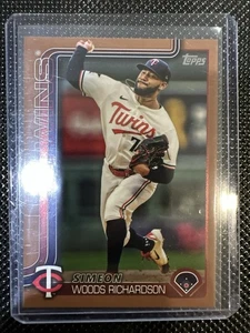 2025 Topps Series 2 - Simeon Woods Richardson #368 Gold Parallel /2025 - Twins - Picture 1 of 3