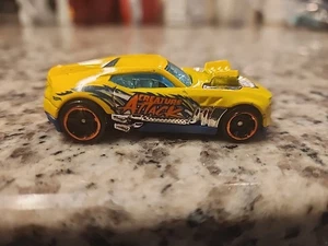 Hot Wheels Twinduction Creature Attack L32 2010 Yellow Toy Car - Picture 1 of 5