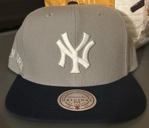 New York Yankees Away Coop 2 Tone Mitchell & Ness Snapback  - Picture 1 of 3