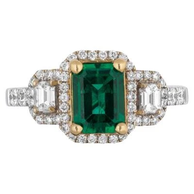 1.00CT Green Emerald Cut CZ Three Stone Halo Frame Wedding Sterling Silver Ring - Image 1 of 4