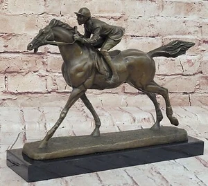 BRONZO DELAWARE PARK CORSE DI CAVALLI EQUITAZIONE BRONZO FANTINO SU CORSA CAVALLO MARMO - Foto 1 di 10