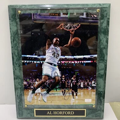 Placa firmada por Al Horford 12x13" Foto 1 de 4