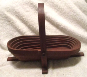 "De colección ~Plegable ~Plegable ~ Cesta de madera ~ Manija ~ Trivet ~ Hecho a mano ~ 13.5" x 7.25" - Imagen 1 de 9