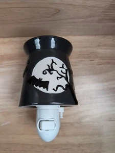 Scentsy Fright Night Wall Plug-In Lighted Wax Warmer Halloween Retired Rare - Picture 1 of 9