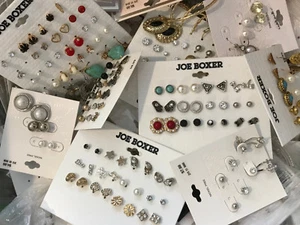 GIRLS FASHION STUD EARRING LOT OF 21 RANDOM PAIRS TARGET BRAND SILVER GOLD TONE - Picture 1 of 4