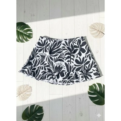 Size Medium Nicole Miller Black and White Swim Skirt - Image 1 of 3