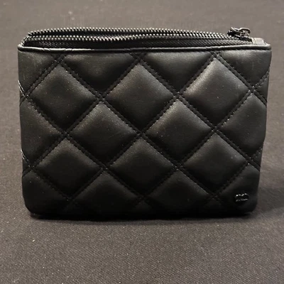 Cartera Muñequera Corazón Acolchada Negra Betsey Johnson Calavera y Huesos Cruzados Foto 1 de 4