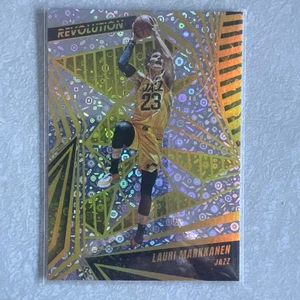 2023-24 Panini Revolution - Lauri Markkanen #64 Gold Blizzard Parallel Jazz NM - Picture 1 of 2
